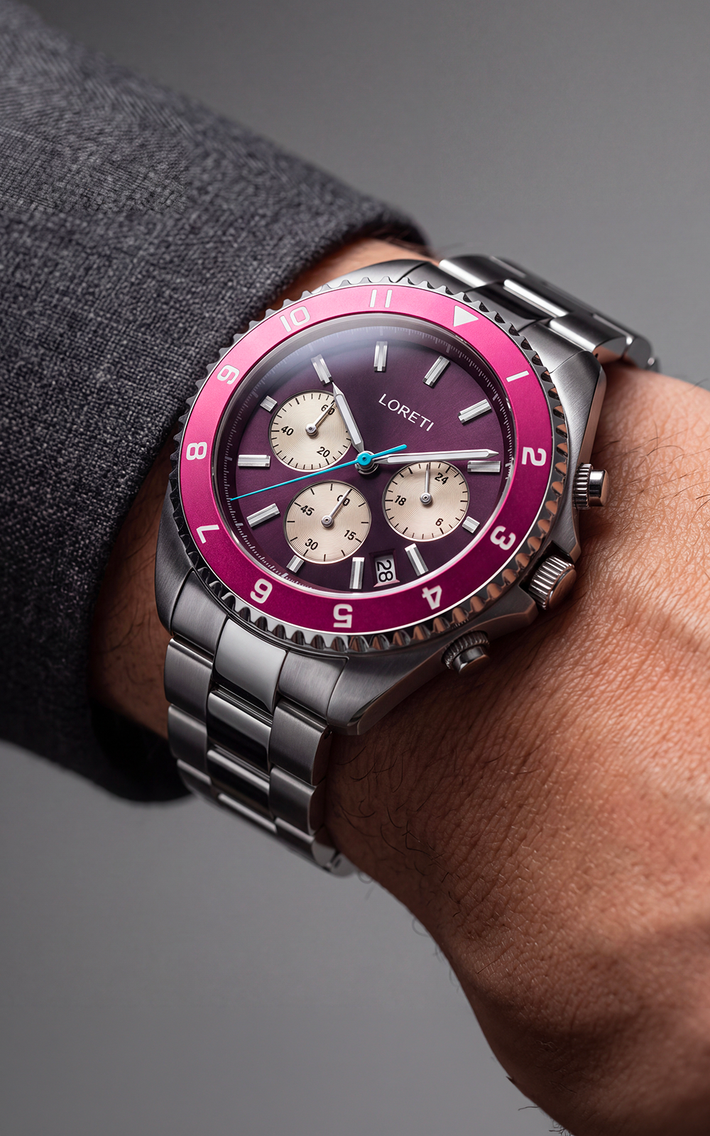 Ascari Mexico on the wrist with a stainless steel bracelet